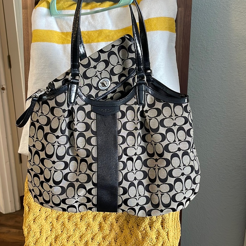 Coach shoulder bag with matching wallet!